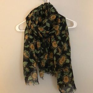 Adorable, light sunflower scarf